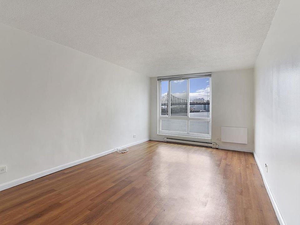 1st image of 546 Main St APT 313