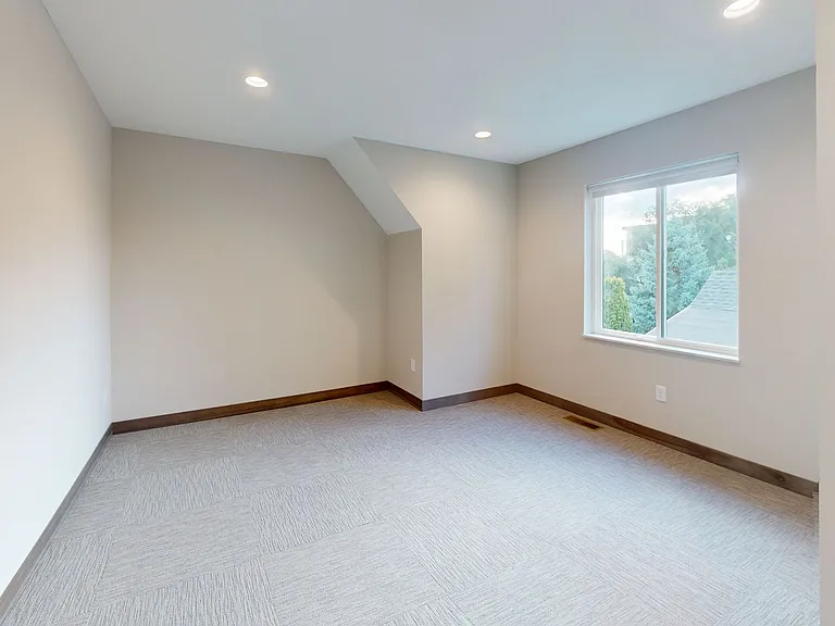 1215 8th St SE — Photo 11