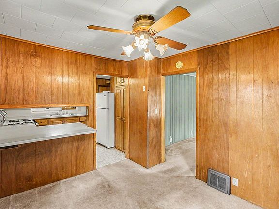 5th image of 595 Royal Dr