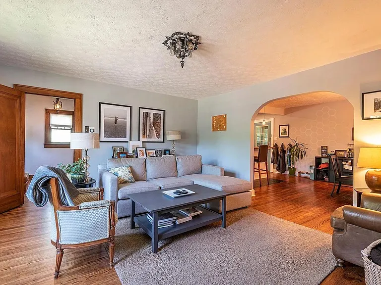 209 E Wylie St — Photo 5