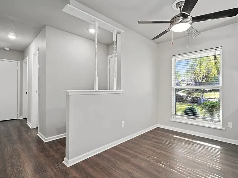 821 E Daugherty Dr — Photo 2