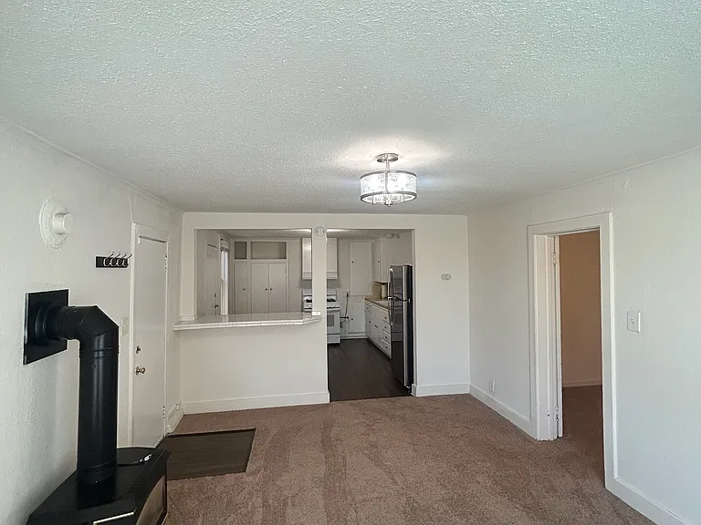 326 Capitol St #B — Photo 5