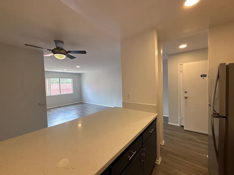 2039 North Las Palmas Ave — Photo 28
