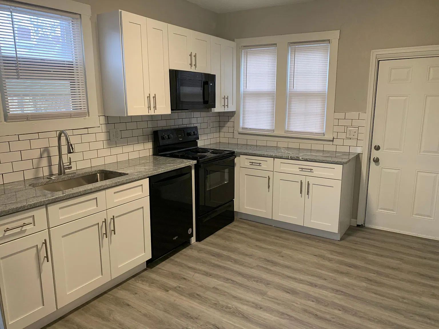 3 bed, 1.5 bath, 1381 sqft, $1,650 — Photo 3