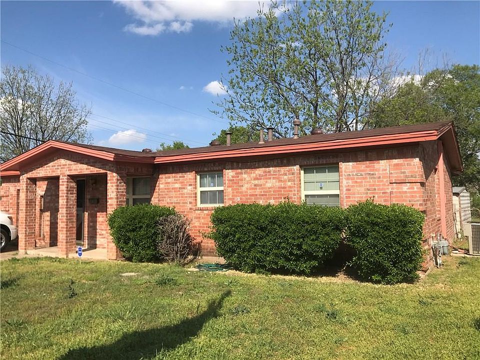 1st image of 3709 Charlotte Dr