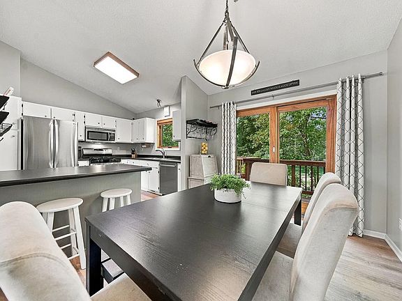 2nd image of 1568 27th Ave NW
