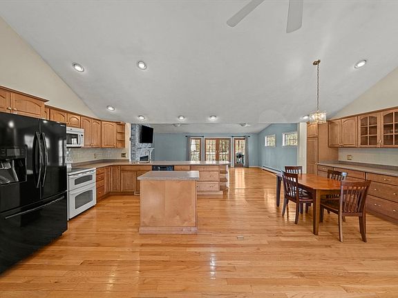 3rd image of 5 Jessica Ln