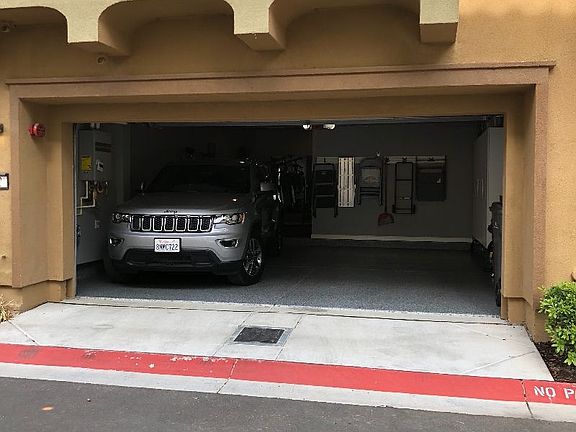 Townhouse 2 car garage
