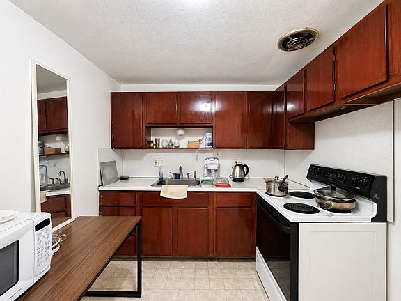 5th image of 95-99 Maple St #17