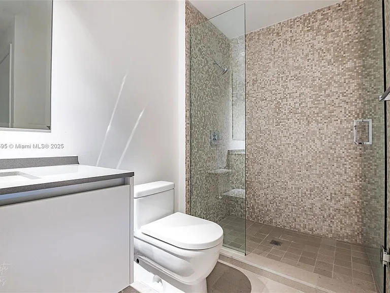 88 SW 7th St #1004 — Photo 24