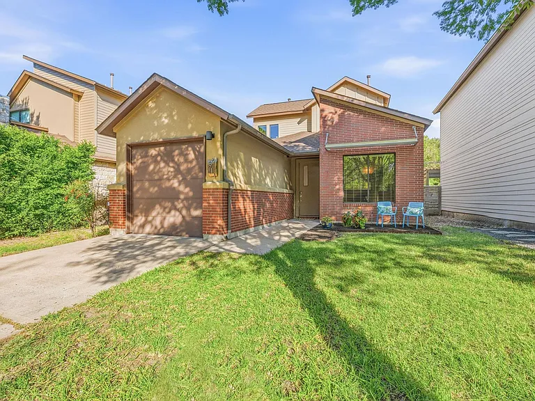 2911 Corbin Ln — Photo 2
