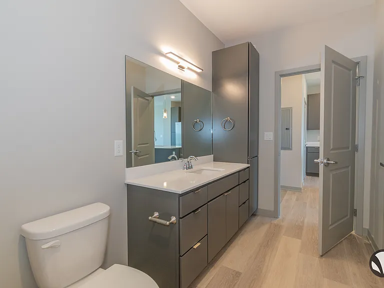 Chateau at Yankee Hill Apartments — Photo 34