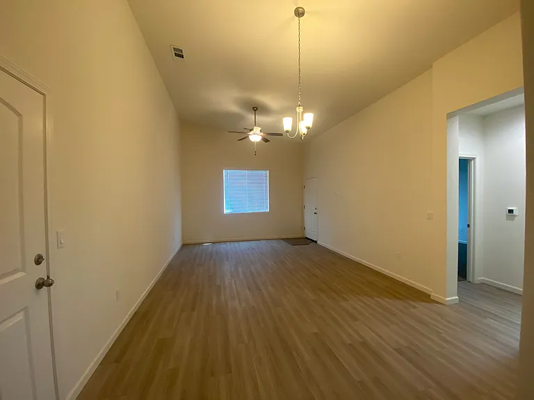 4106 E Kaweah Ave — Photo 4