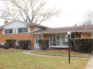 34373 Munger Dr, Livonia, MI 48154