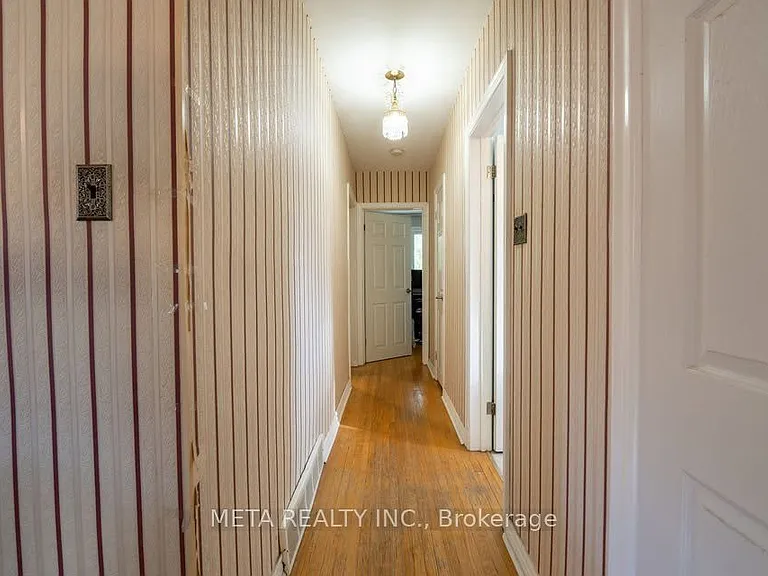 79 Chestermere Blvd — Photo 3