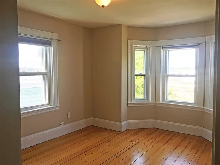 643 Saratoga St #3 — Photo 11