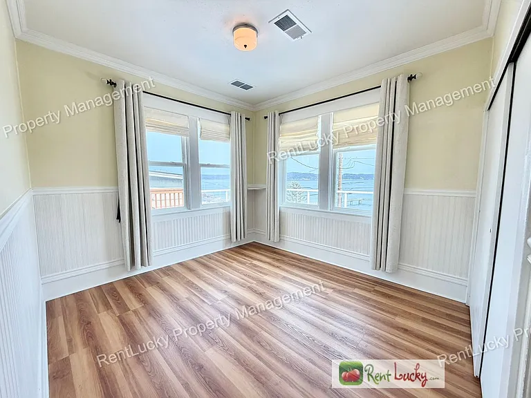 1612 Markham Ave NE — Photo 31