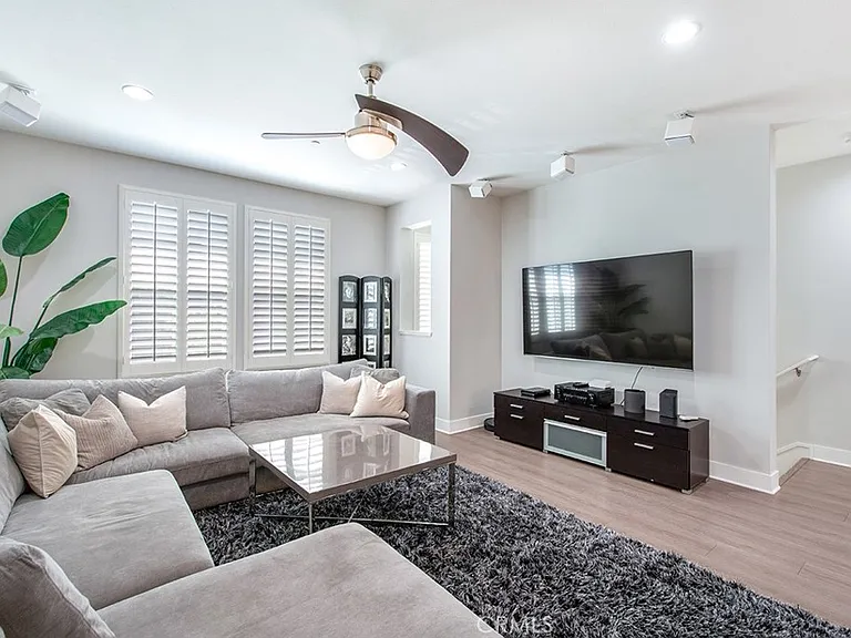 10 Brownstone Way — Photo 4