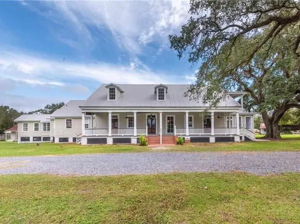 8801 E Old Spanish Trl, Jeanerette, LA 70544