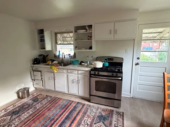 (undisclosed Address), Braddock, PA 15104