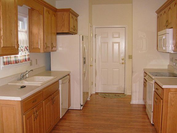 3rd image of 65 Santee Ct