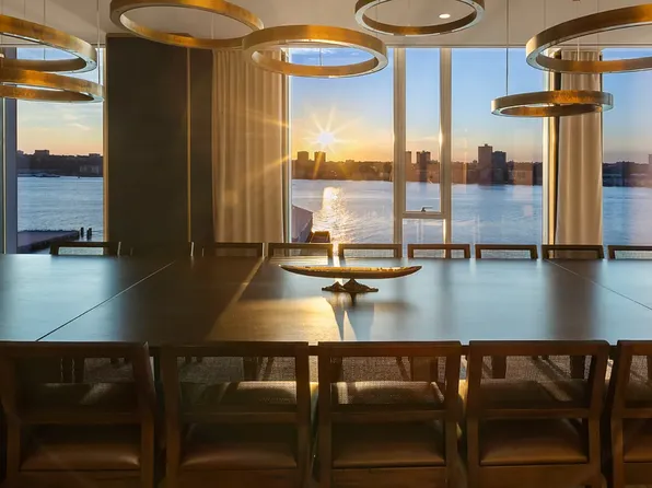 10 Riverside Boulevard image 18 of 31