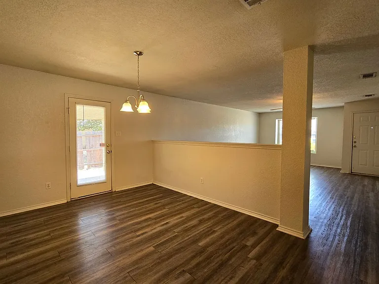 3303 Driftwood Dr — Photo 8