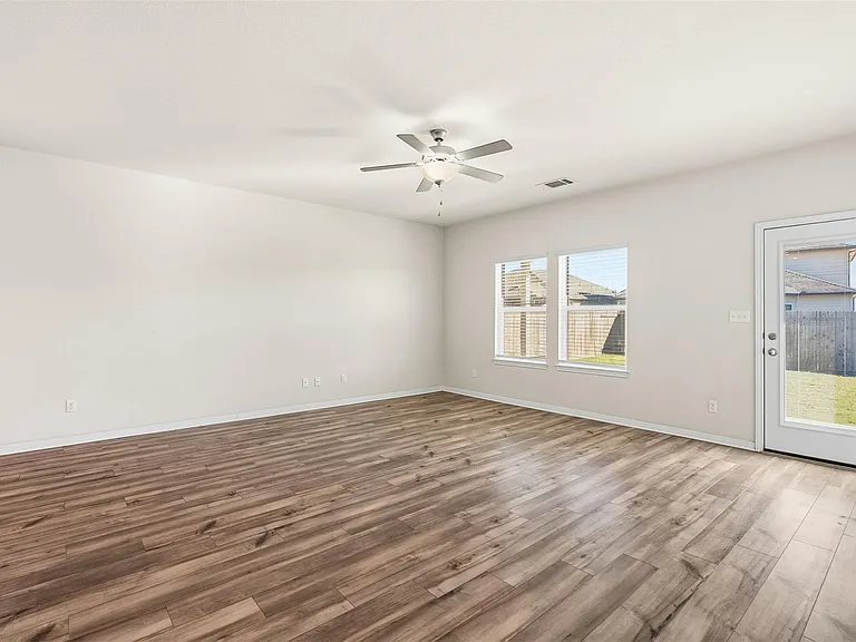 520 Loriner Way — Photo 16