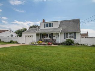 913 4th St, West Babylon, NY 11704