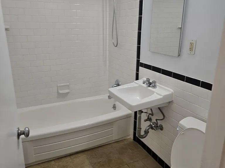 4135 Cesar Chavez St #5 — Photo 4