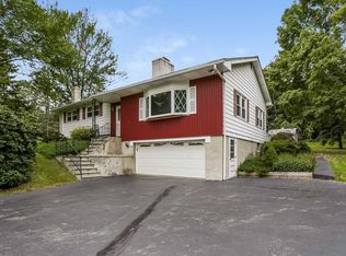 28 W Gretna Rd, Pleasant Valley, NY 12569