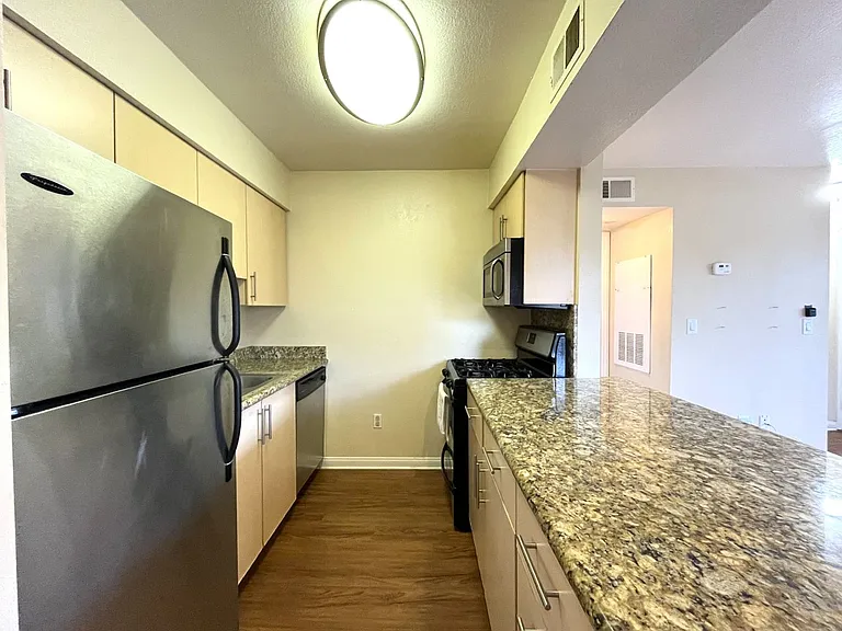 2160 Highpointe Dr #112 — Photo 5
