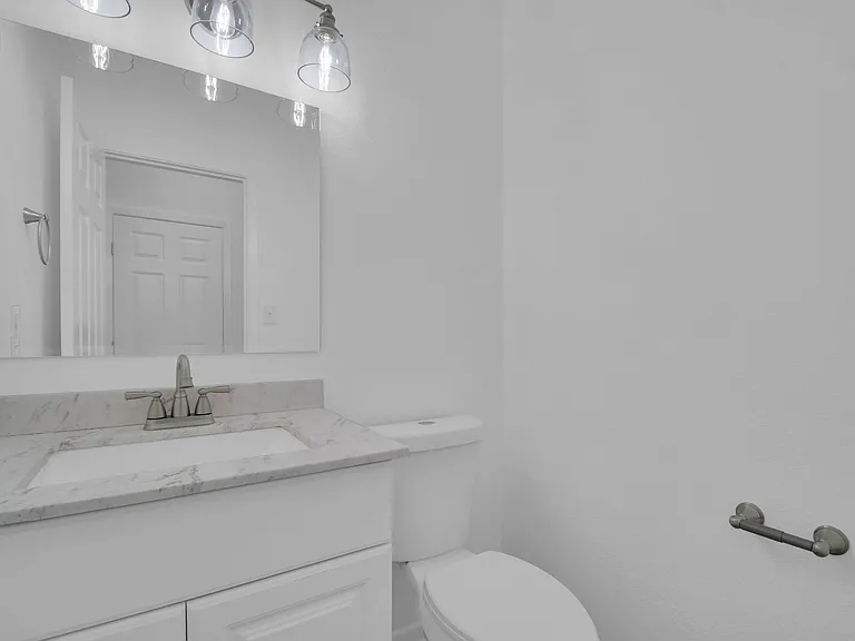 1004 E Fannin St #1006 — Photo 1