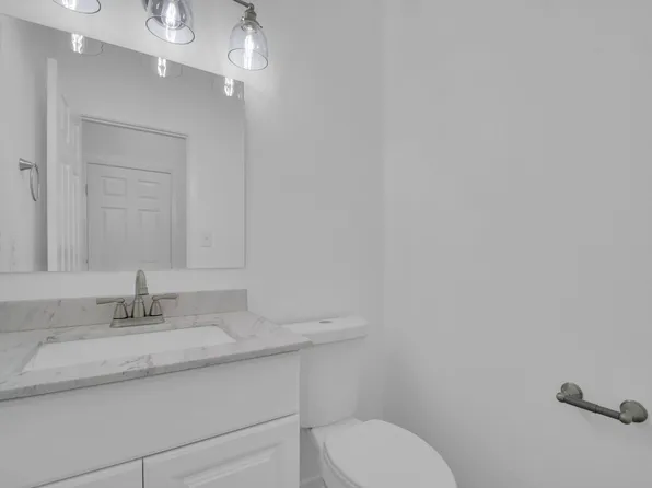 1004 E Fannin St #1006, Luling, TX 78648