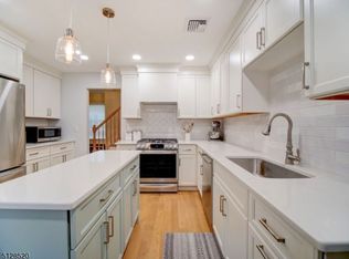 29 Hedges Ave, Chatham, NJ 07928