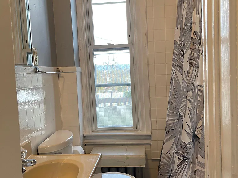 510 Summit Ave #1 — Photo 9