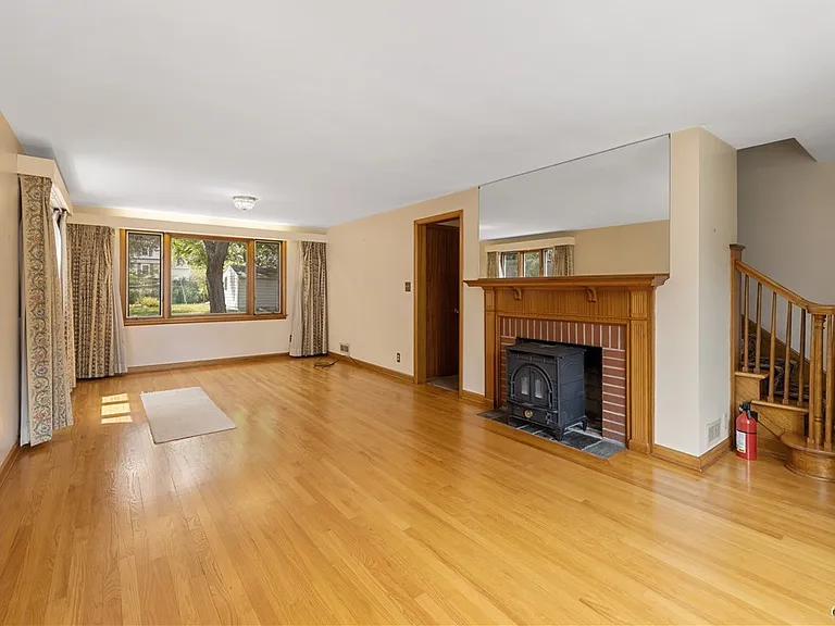 444 Buckingham Ave — Photo 7