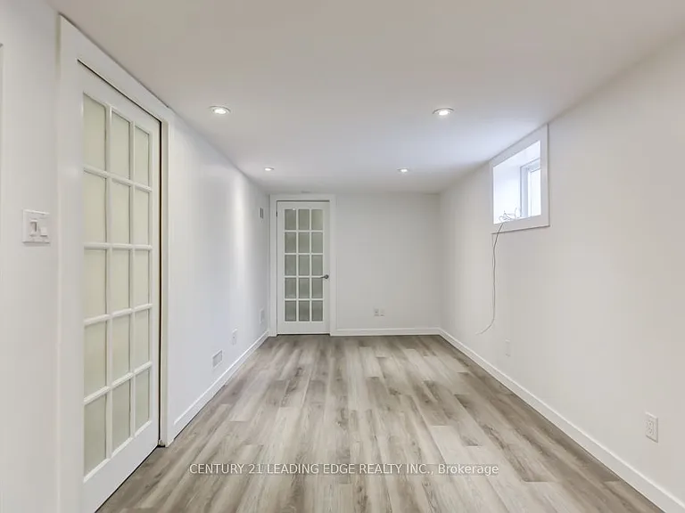 104 Leslie St #LOWER — Photo 10