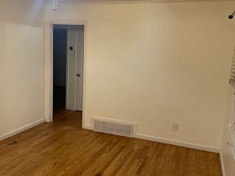 141 Laurel Dr — Photo 2