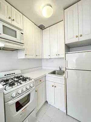 Rented by Corcoran | media 11