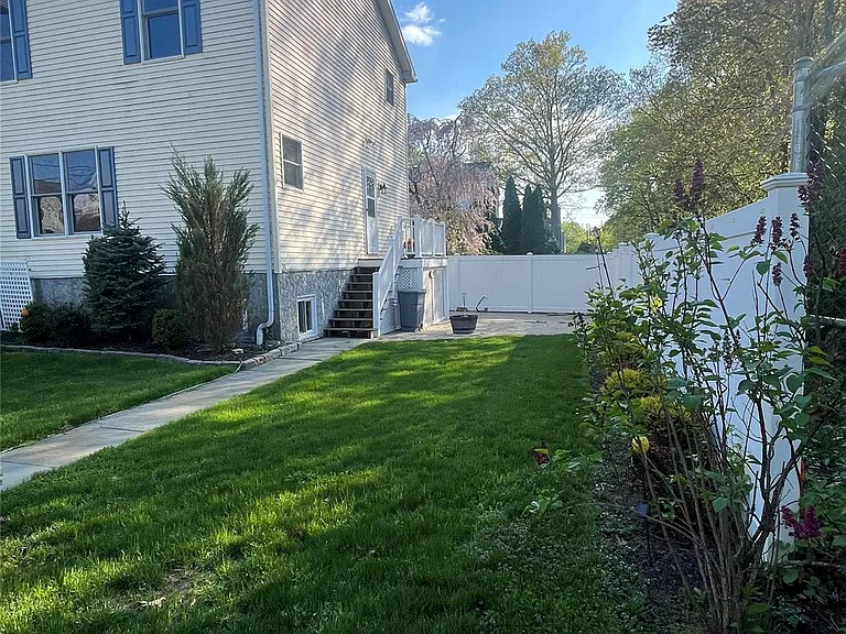 8 Marion Ave #6 — Photo 3