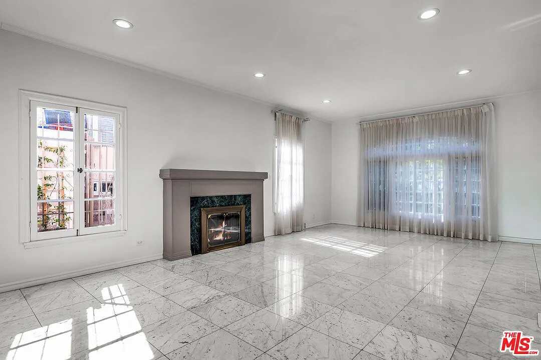 4 bed, 5.0 bath, 4057 sqft, $11,950 — Photo 3