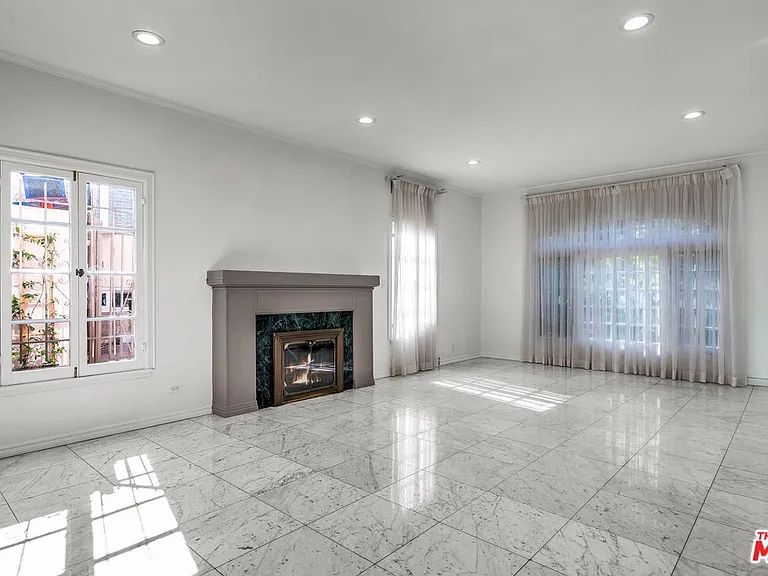 10810 Rochester Ave — Photo 3