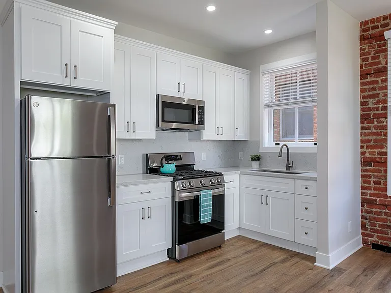 149 S Los Robles Ave — Photo 49