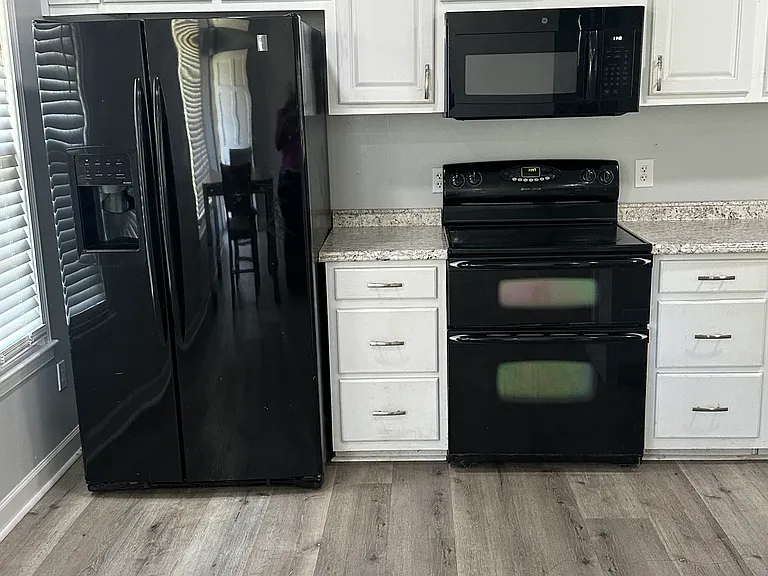 1401 Fords Way — Photo 3