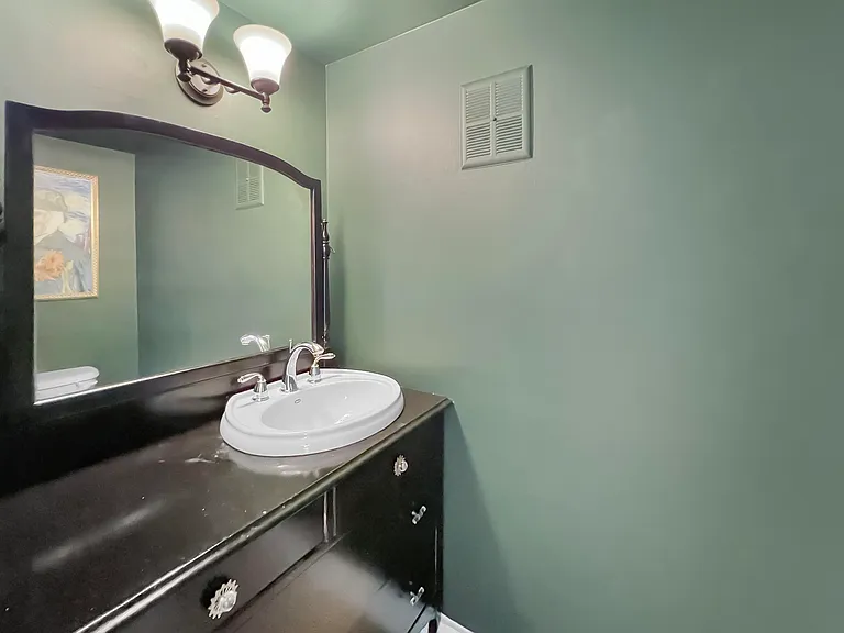 1202 N Andrews Ave — Photo 1