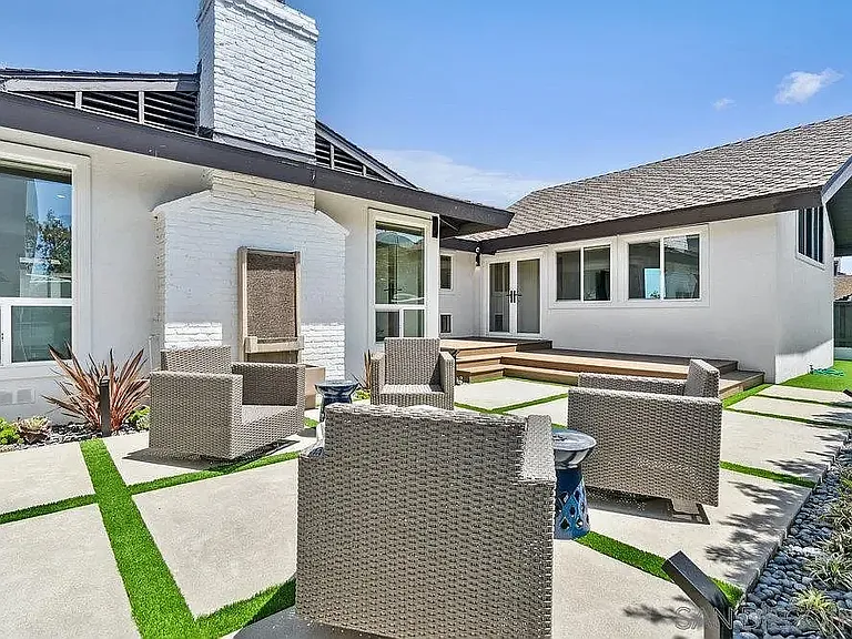 8966 Cliffridge Ave — Photo 7