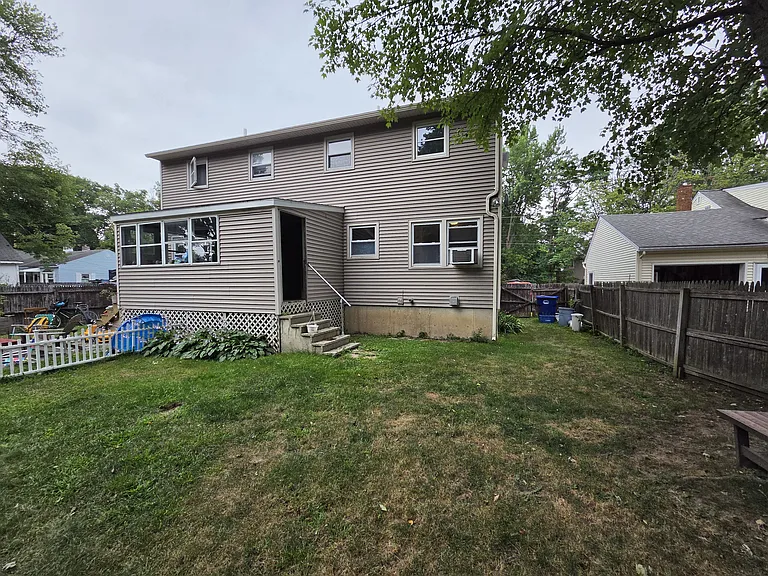 152 Cottage Grv #B — Photo 31
