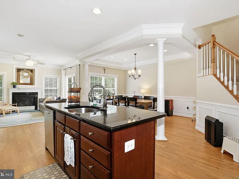 3826 Elmwood Towne Way — Photo 11