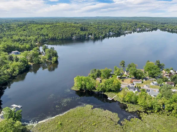 7 Beach Road, Hampstead, NH 03841